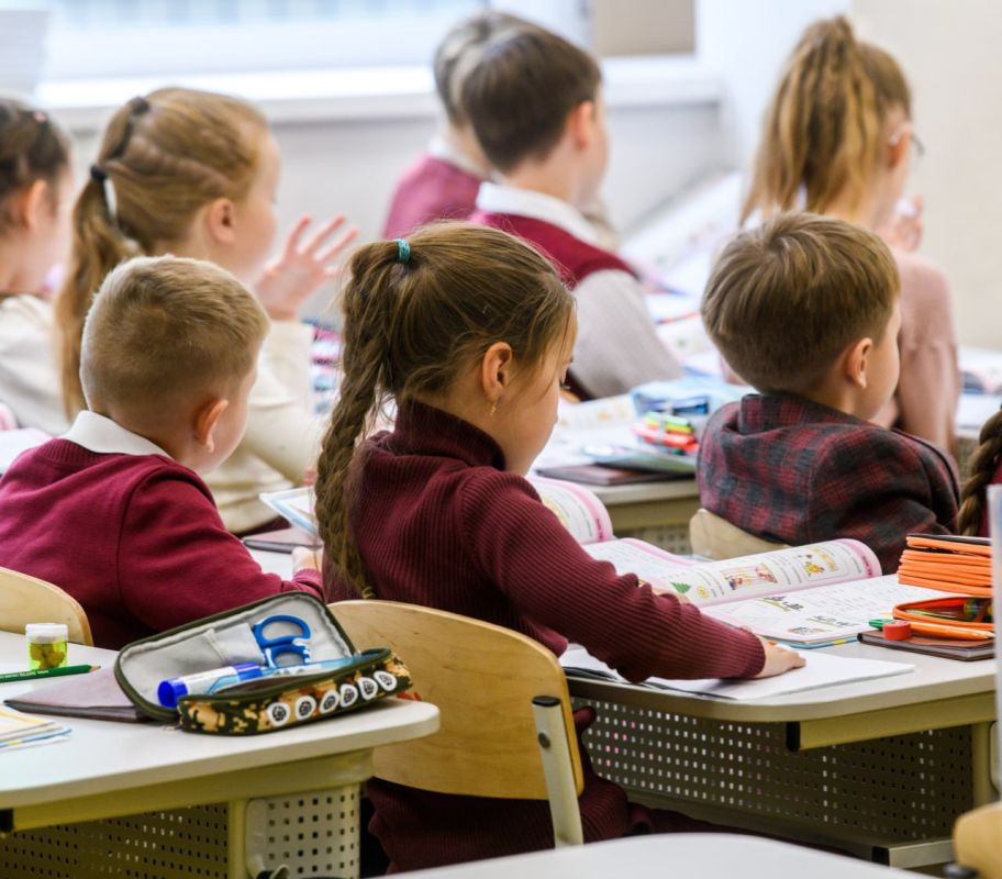 В ноябре в школах России вместо звонков заиграют песни, сообщили в Минпросвещения