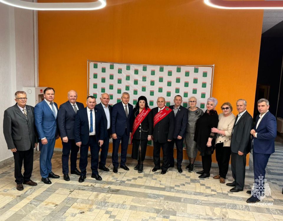 Заслуженному ветерану МЧС России Николаю Васильевичу Лаврущеву присвоено звание «Почётный гражданин города Ефремова и Ефремовского района» Заслуженному ветерану МЧС России Николаю Васильевичу Лаврущеву присвоено звание «Почётный гражданин города Ефремова и Ефремовского района»