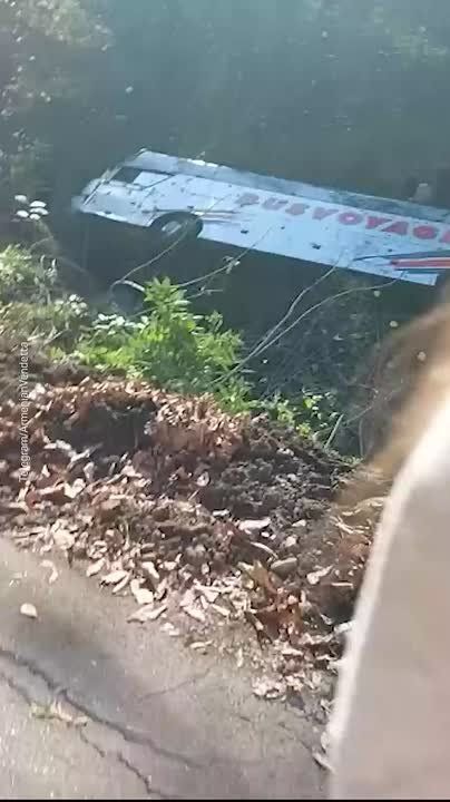 Автобус со студентами улетел с дороги и перевернулся на севере Армении — 30 человек пострадали