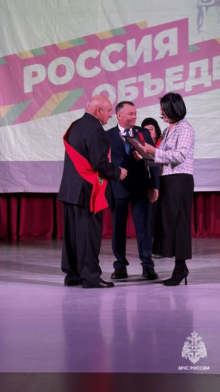 Заслуженному ветерану МЧС России Николаю Васильевичу Лаврущеву присвоено звание «Почётный гражданин города Ефремова и Ефремовского района» Заслуженному ветерану МЧС России Николаю Васильевичу Лаврущеву присвоено звание «Почётный гражданин города Ефремова и Ефремовского района»