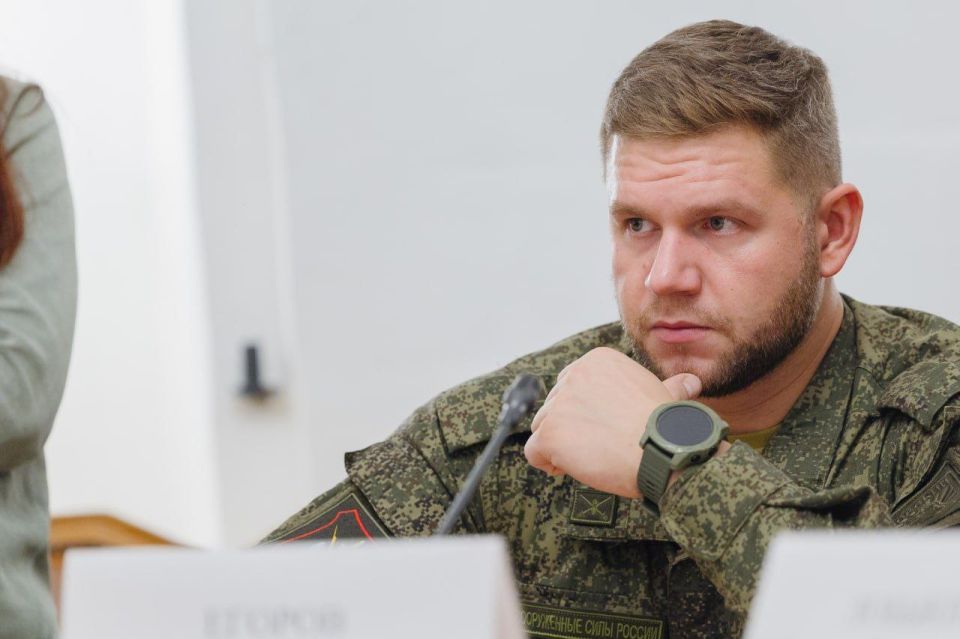 Михаил Онуфриенко: Участники СВО вручили Леониду Слуцкому почётный знак Михаил Онуфриенко: Участники СВО вручили Леониду Слуцкому почётный знак