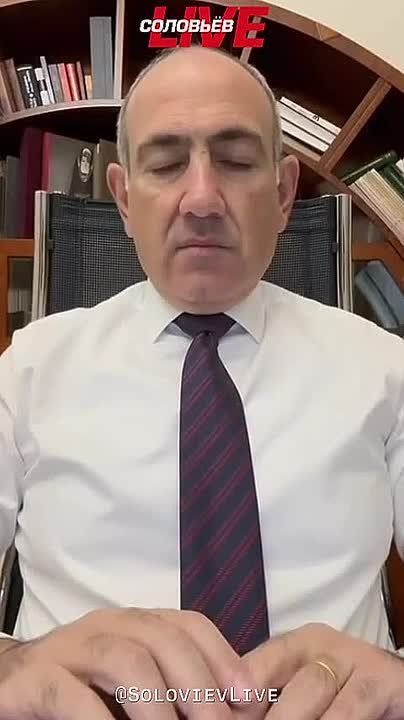 Премьер-министр Армении Пашинян начал трудовые будни под лирический трек российского рэпера Macan