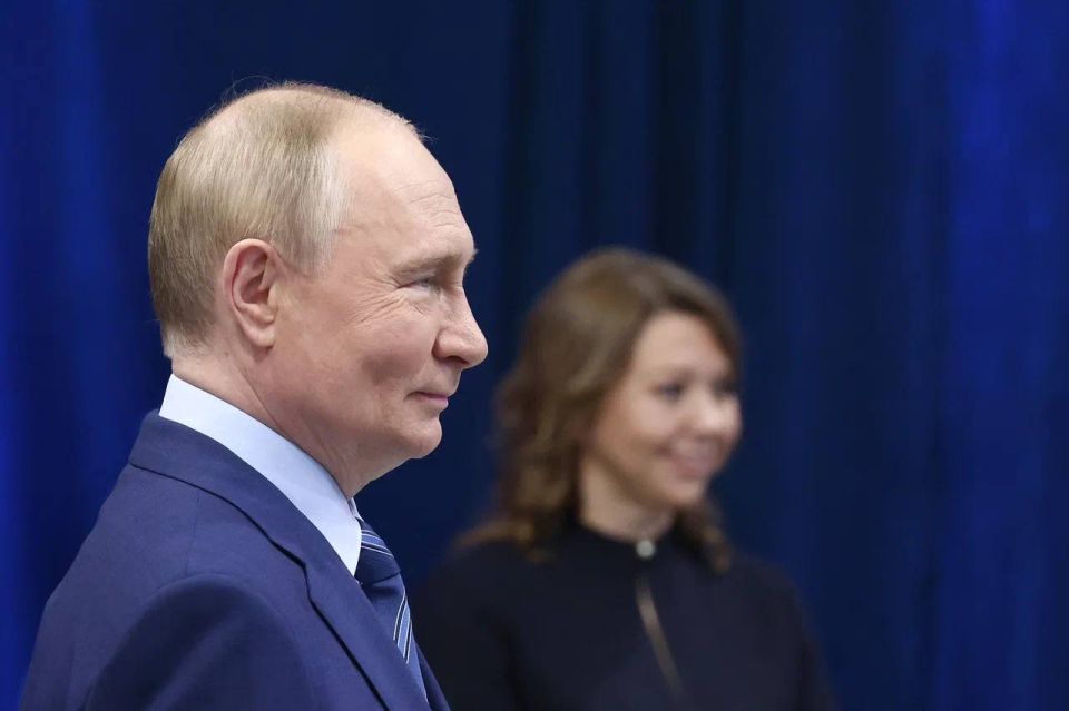 Владимир Путин вручил госнаграды за проведение Выставки «Россия»