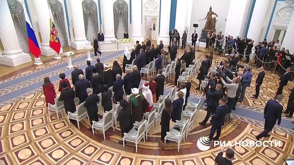 Путин поздравил россиян с Днем народного единства