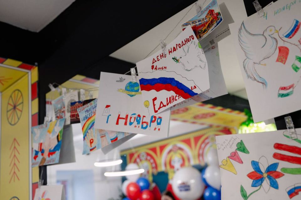 Дмитрий Миляев: В Универмаге тульских брендов отметили День народного единства Дмитрий Миляев: В Универмаге тульских брендов отметили День народного единства