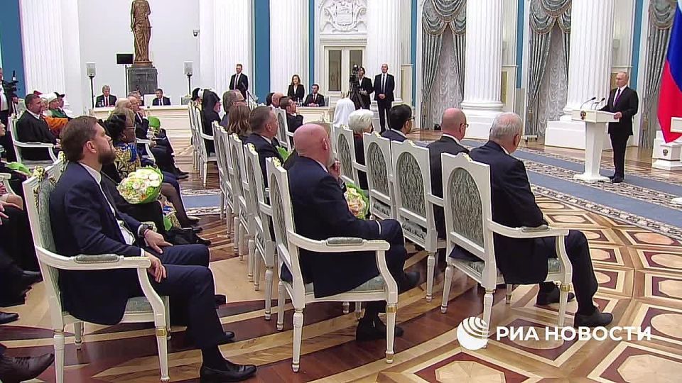 День народного единства имеет особое значение, потому что понятие единства означает сохранение суверенитета России, заявил Путин