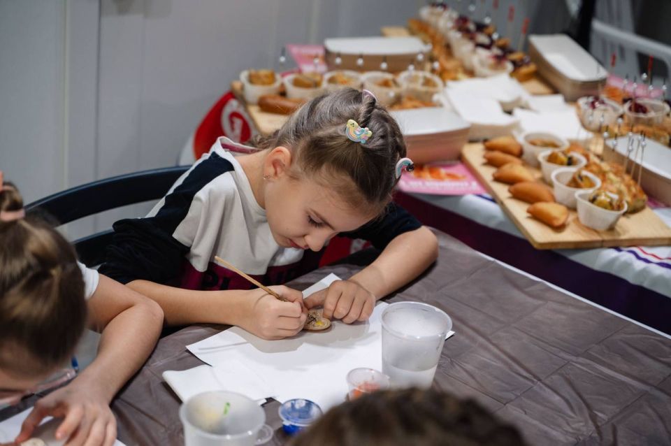 Дмитрий Миляев: В Универмаге тульских брендов отметили День народного единства Дмитрий Миляев: В Универмаге тульских брендов отметили День народного единства