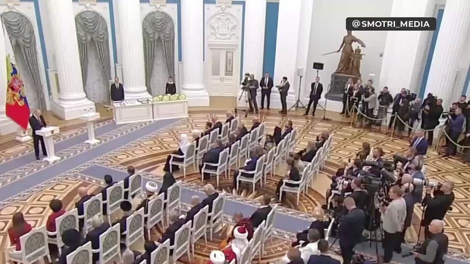 Путин: ценность нашего единства неоспорима, мы умеем смыкать ряды для решения общих задач перед лицом глобальных вызовов и угроз