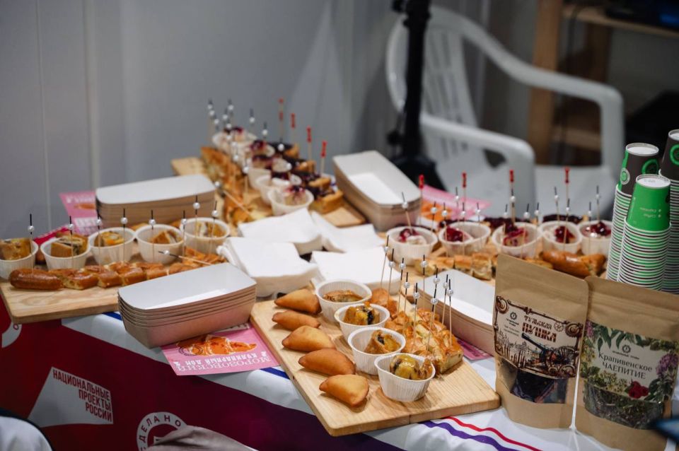 Дмитрий Миляев: В Универмаге тульских брендов отметили День народного единства Дмитрий Миляев: В Универмаге тульских брендов отметили День народного единства