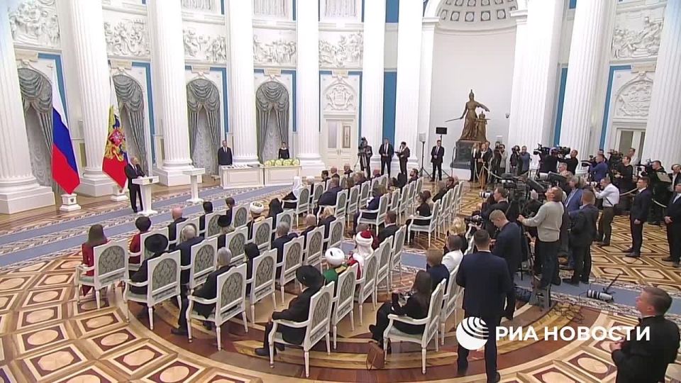 Путин поблагодарил патриарха Кирилла за вклад в укрепление единства нации