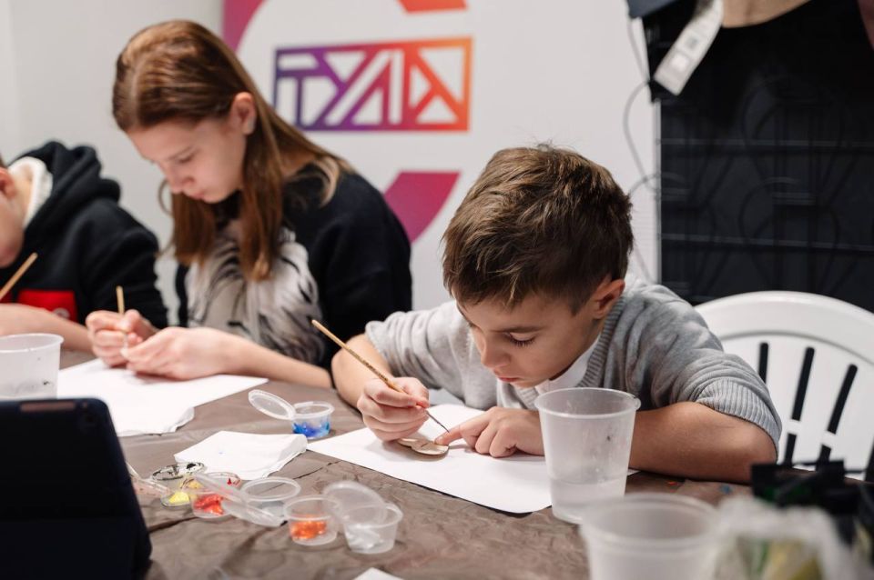 Дмитрий Миляев: В Универмаге тульских брендов отметили День народного единства Дмитрий Миляев: В Универмаге тульских брендов отметили День народного единства