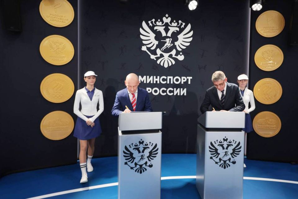 Губернатор Дмитрий Миляев подписал ряд соглашений о развитии физкультуры и спорта в Тульской области Губернатор Дмитрий Миляев подписал ряд соглашений о развитии физкультуры и спорта в Тульской области