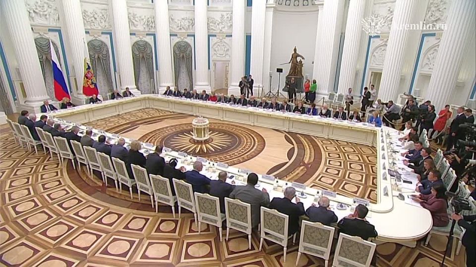 Президент России проводит заседание Совета по межнациональным отношениям