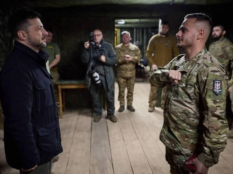 Вся суть нацистского киевского режима в серии фотографий из аккаунта Зеленского Вся суть нацистского киевского режима в серии фотографий из аккаунта Зеленского