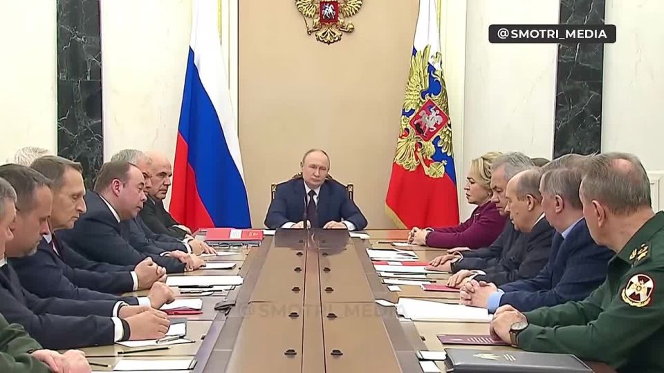 Директор ФСБ Бортников попросил Путина дать спецслужбе время, чтобы разобраться в ситуации с намерениями США провести ядерные испытания