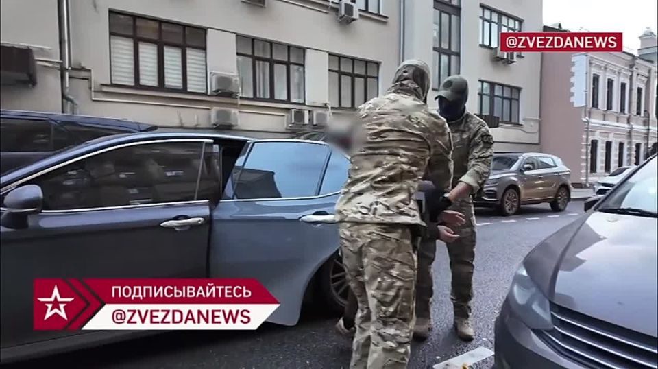 Сливал информацию, чтобы завоевать доверие: москвич познакомился с гражданкой одной из стран НАТО, которая предложила сотрудничество и переезд в другое государство