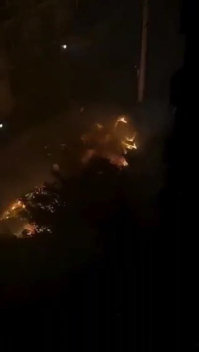 Машина взорвалась в Нью-Йорке, 7 пожарных, пытавшихся ее потушить, пострадали