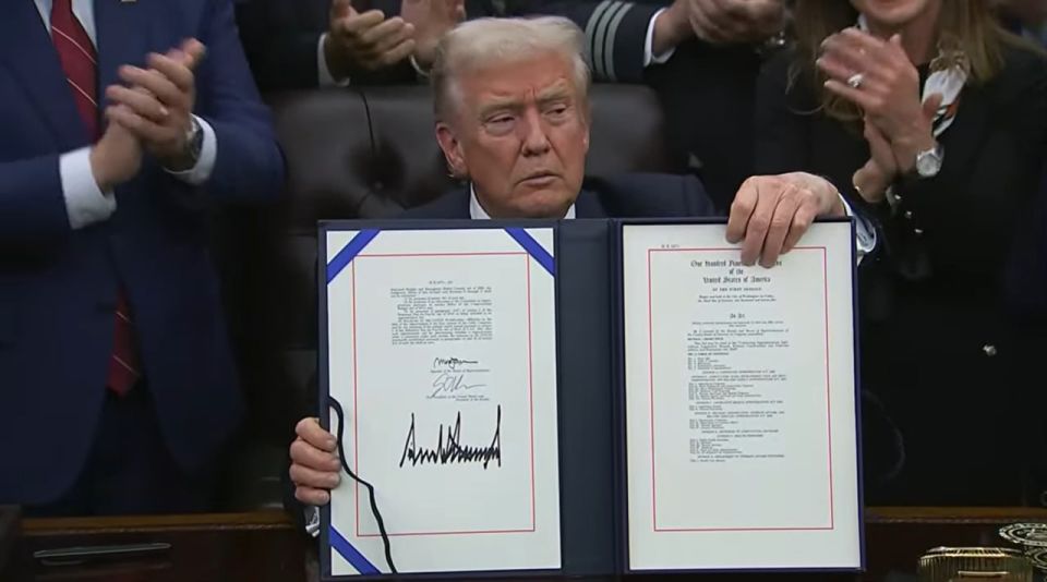 Самый долгий шатдаун в истории США закончился, он продлился 43 дня