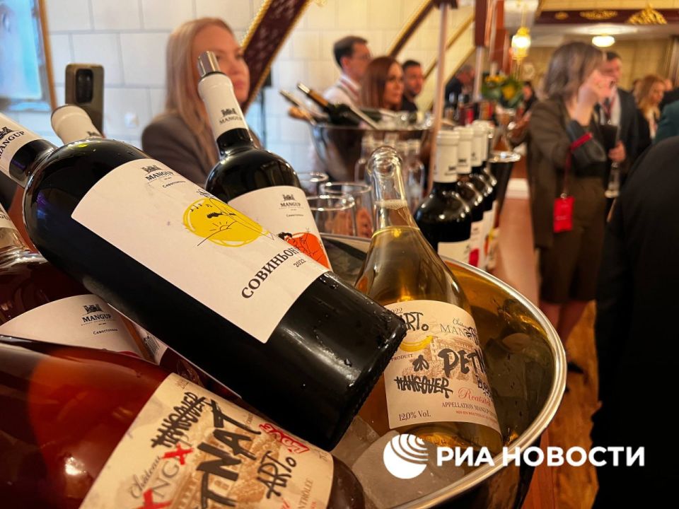 Российское вино к 2035 году займет 80% рынка страны, однако для этого нужно больше виноградников, рассказал РИА Новости член правления Ассоциации виноградарей и виноделов Дмитрий Киселев