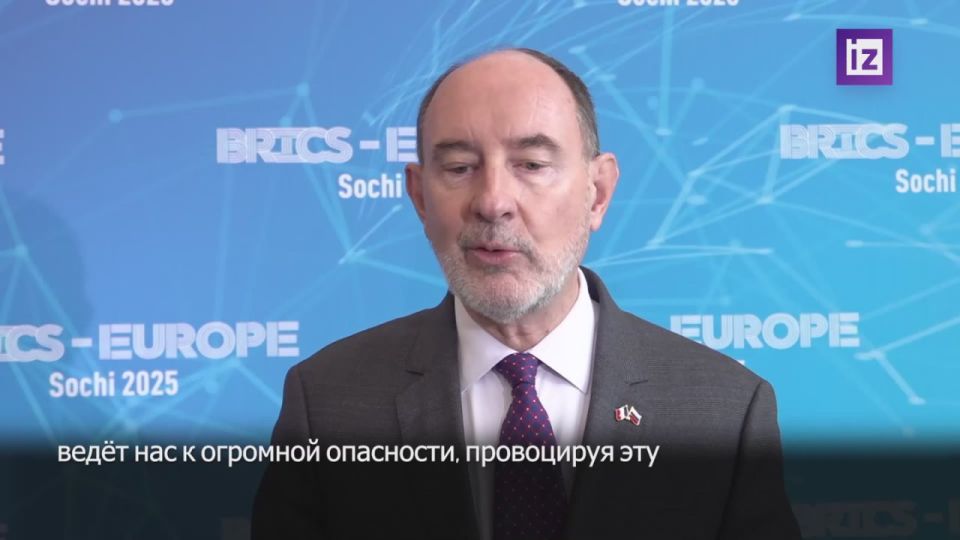 Пьер де Голль, внук первого президента Франции Шарля де Голля, заявил, что, приезжая в Россию, не чувствует никакого давления — лишь возможность говорить правду о происходящем в Европе и вокруг конфликта на Украине