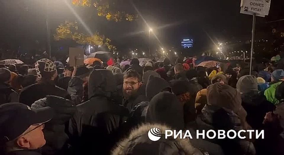 Оппозиция проводит многочисленный митинг в словацкой столице Братиславе