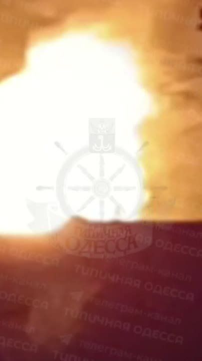 Десятки взрывов прозвучали этой ночью в пригороде Одессы, где находится порт Измаила