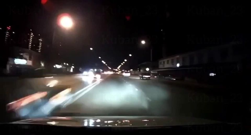 Две иномарки загорелись в ДТП с тремя машинами в Краснодаре, три человека погибли