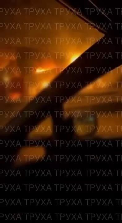 Мониторинговые каналы публикуют видео удара по цели во Львове, предполагая, что был поражён склад ВСУ