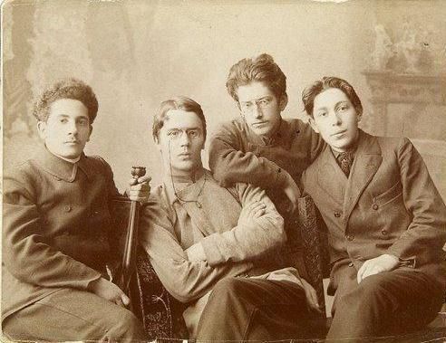  :     1917       . . .      ,  ()  ,    ...