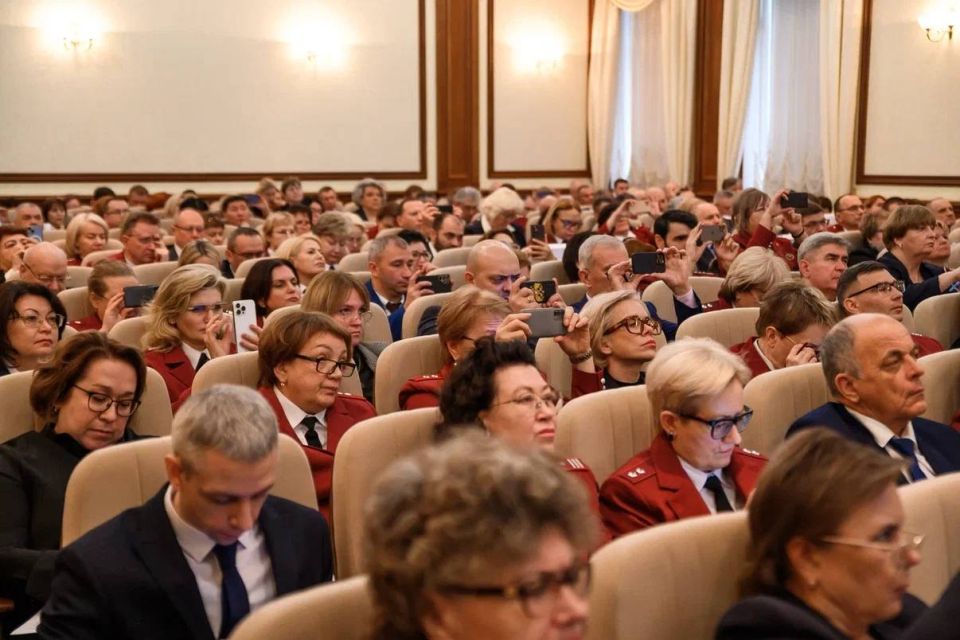 В Роспотребнадзоре состоялось расширенное заседание коллегии, где обсудили предварительные итоги деятельности за 2025 год и задачи на 2026 год В Роспотребнадзоре состоялось расширенное заседание коллегии, где обсудили предварительные итоги деятельности за 2025 год и задачи на 2026 год