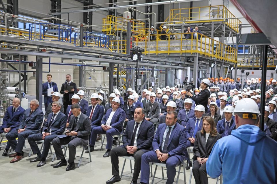 Руслан Бутов: Сегодня ГК «Полипласт» запустила в Новомосковске вторую очередь производства высокомолекулярных полимеров Руслан Бутов: Сегодня ГК «Полипласт» запустила в Новомосковске вторую очередь производства высокомолекулярных полимеров