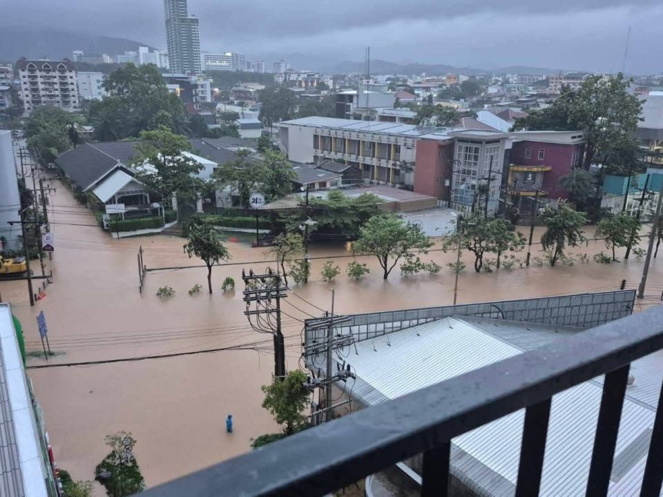 Мощное наводнение в Таиланде сняли с самолета Мощное наводнение в Таиланде сняли с самолета