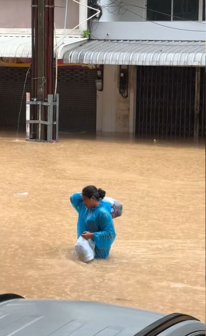 Мощное наводнение в Таиланде сняли с самолета Мощное наводнение в Таиланде сняли с самолета