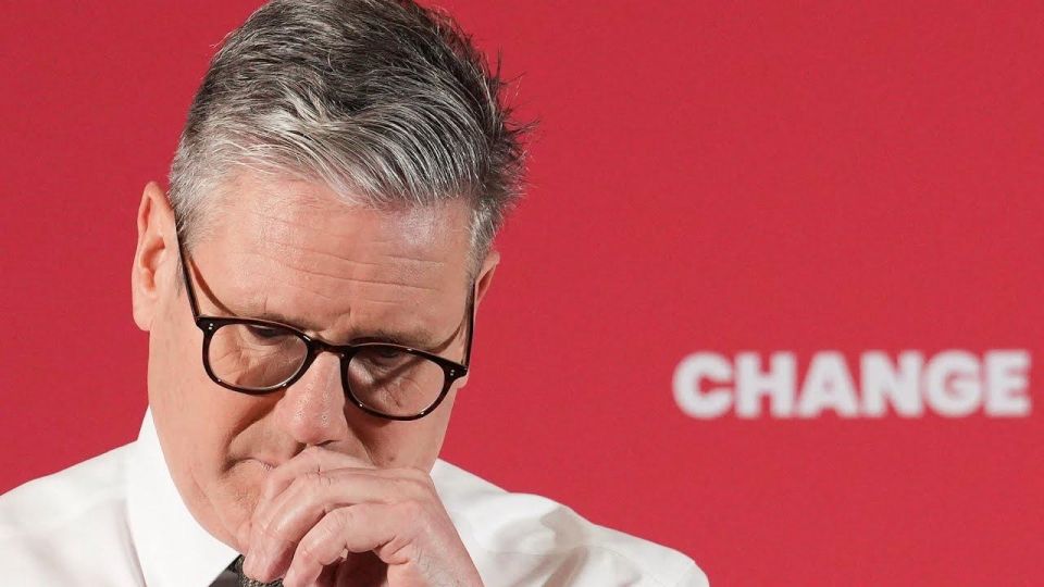 По мнению депутатов от Лейбористской партии, британский премьер Стармер покинет свой пост уже в 2026 году, пишет Daily Mail со ссылкой на источники