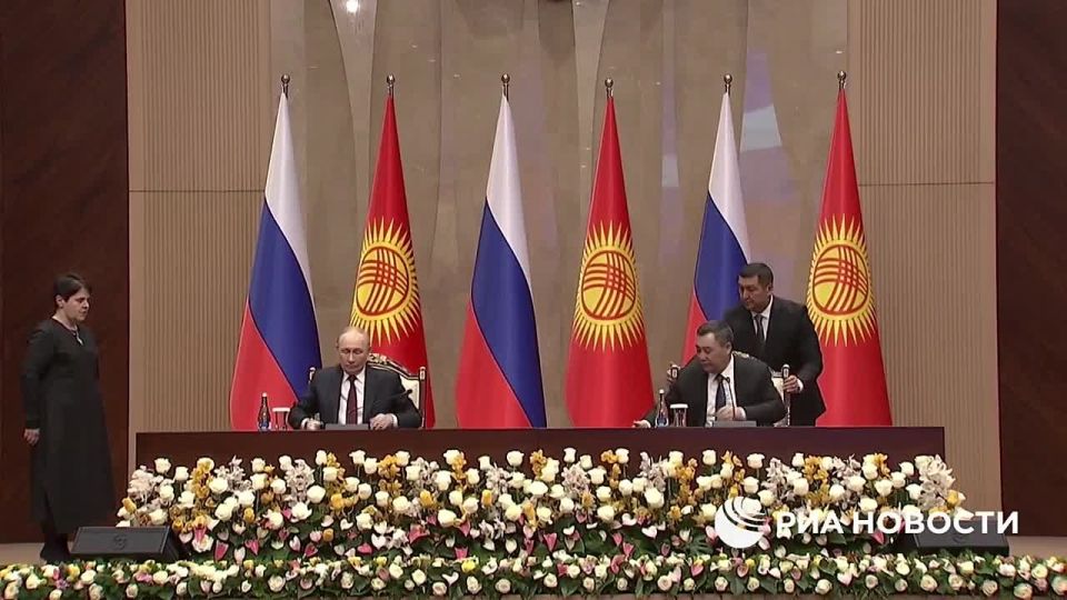 Путин и Жапаров подписали совместное заявление об углублении отношений союзничества по итогам переговоров в Бишкеке