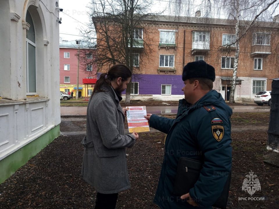 Знакомство с профессией, общее дело с педагогами и профилактические беседы с жителями Знакомство с профессией, общее дело с педагогами и профилактические беседы с жителями