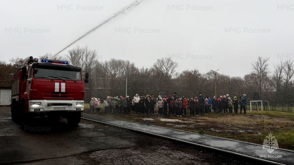 Знакомство с профессией, общее дело с педагогами и профилактические беседы с жителями Знакомство с профессией, общее дело с педагогами и профилактические беседы с жителями