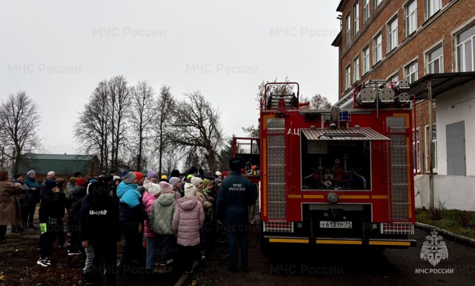 Знакомство с профессией, общее дело с педагогами и профилактические беседы с жителями Знакомство с профессией, общее дело с педагогами и профилактические беседы с жителями