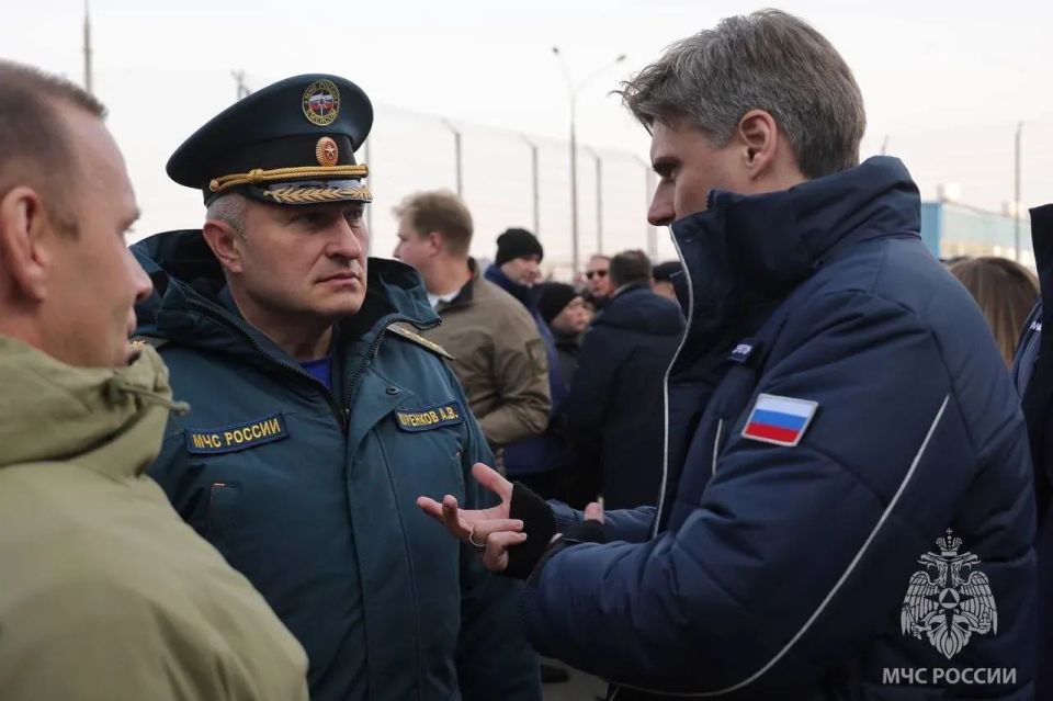 Александр Куренков проинспектировал работу Спецуправления пожарной охраны МЧС России на космодроме Байконур и передал три единицы новой техники Александр Куренков проинспектировал работу Спецуправления пожарной охраны МЧС России на космодроме Байконур и передал три единицы новой техники