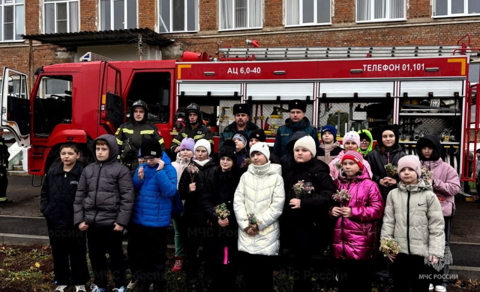 Знакомство с профессией, общее дело с педагогами и профилактические беседы с жителями Знакомство с профессией, общее дело с педагогами и профилактические беседы с жителями