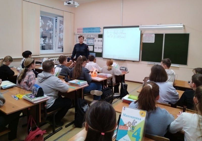 В Суворове сотрудником полиции проведена профилактическая беседа с несовершеннолетними о безопасном поведении в сети Интернет