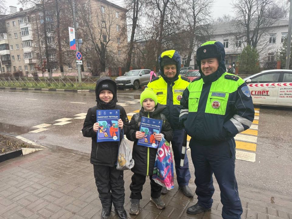Сотрудники новомосковской Госавтоинспекции Тульской области в рамках оперативно-профилактического мероприятия «Пешеход» провели профилактические беседы в образовательных учреждениях, сообщает в ВК пресс-служба ведомства Сотрудники новомосковской Госавтоинспекции Тульской области в рамках оперативно-профилактического мероприятия «Пешеход» провели профилактические беседы в образовательных учреждениях, сообщает в ВК пресс-служба ведомства