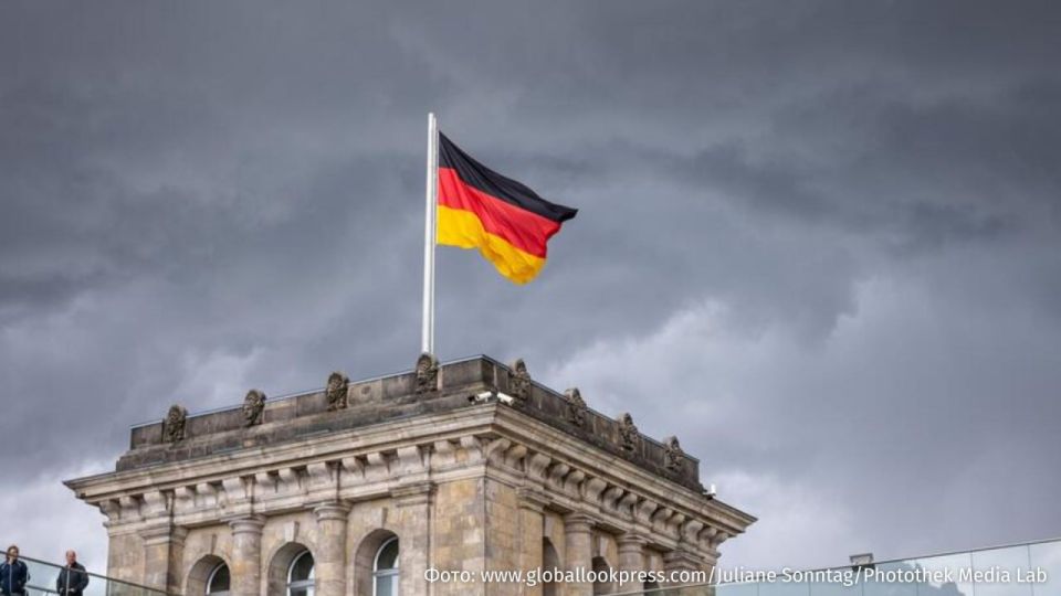     $3,4      11     ,  Bloomberg