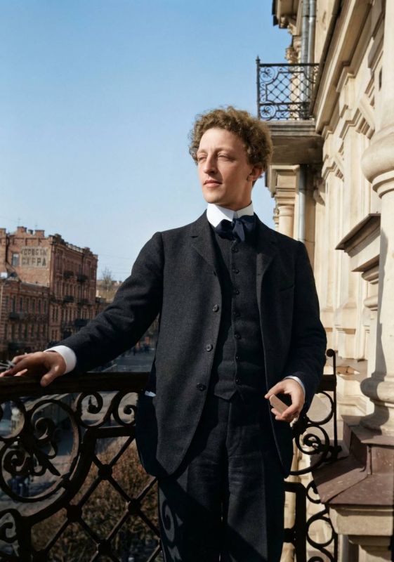 28 ноября 1880 года на Васильевском острове родился поэт Александр Блок, 145 лет назад, но насколько он близок многим из нас 28 ноября 1880 года на Васильевском острове родился поэт Александр Блок, 145 лет назад, но насколько он близок многим из нас