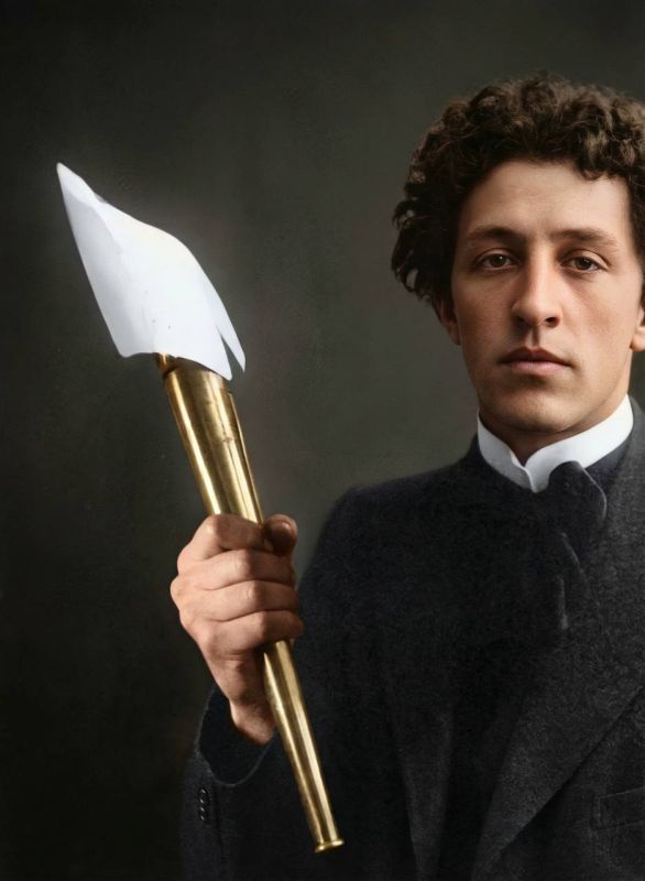 28 ноября 1880 года на Васильевском острове родился поэт Александр Блок, 145 лет назад, но насколько он близок многим из нас 28 ноября 1880 года на Васильевском острове родился поэт Александр Блок, 145 лет назад, но насколько он близок многим из нас