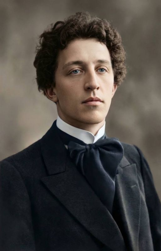 28 ноября 1880 года на Васильевском острове родился поэт Александр Блок, 145 лет назад, но насколько он близок многим из нас 28 ноября 1880 года на Васильевском острове родился поэт Александр Блок, 145 лет назад, но насколько он близок многим из нас