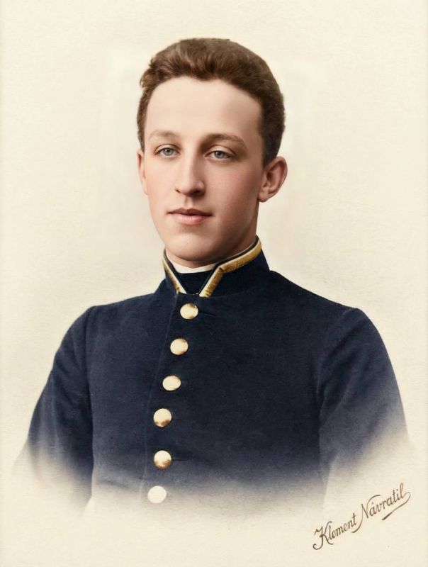 28 ноября 1880 года на Васильевском острове родился поэт Александр Блок, 145 лет назад, но насколько он близок многим из нас 28 ноября 1880 года на Васильевском острове родился поэт Александр Блок, 145 лет назад, но насколько он близок многим из нас