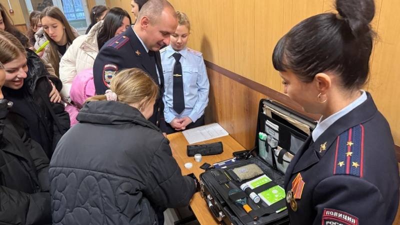 В рамках акции «Будь в форме» студенты колледжа посетили УМВД России по г. Туле В рамках акции «Будь в форме» студенты колледжа посетили УМВД России по г. Туле