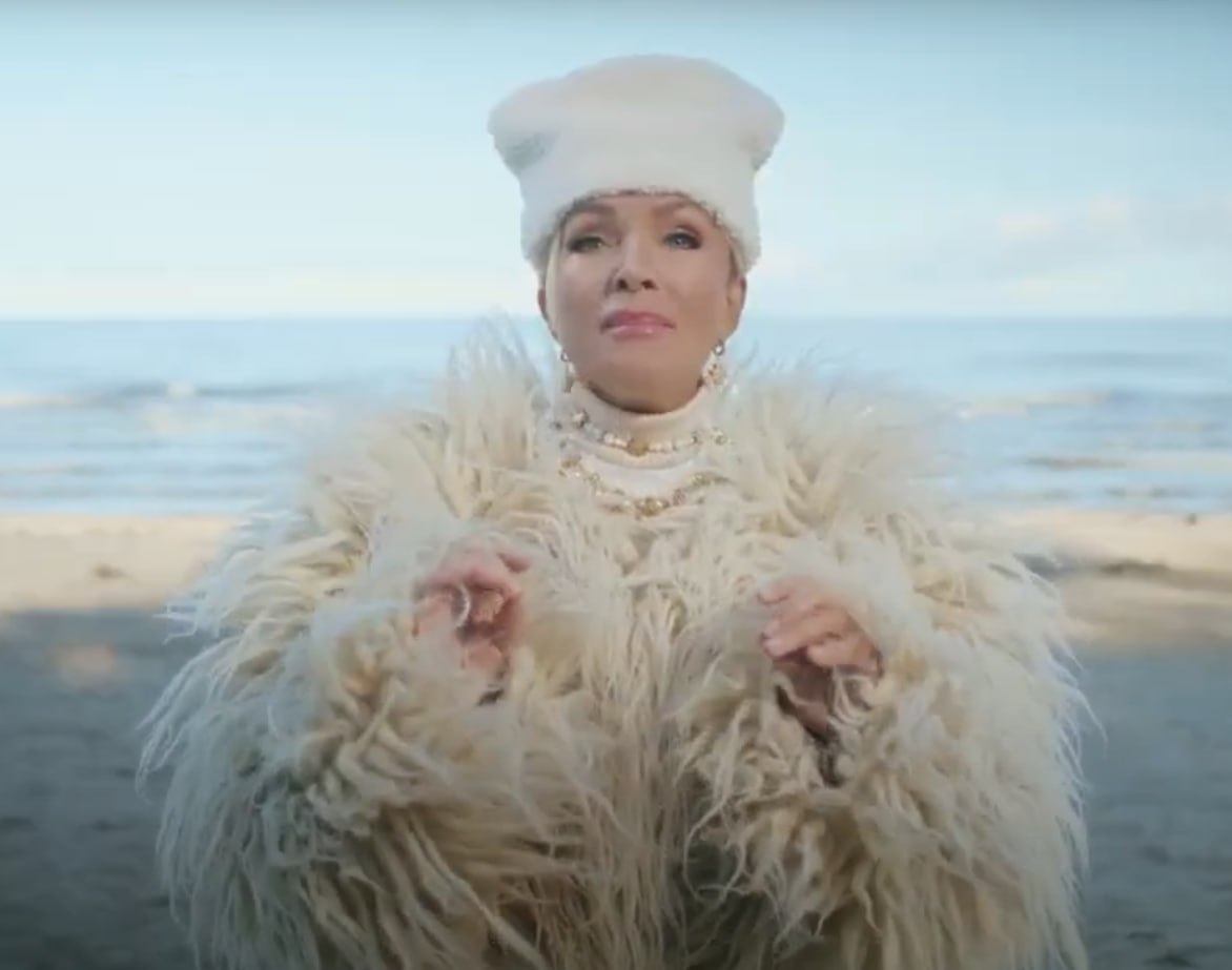 Украинцы набросились с критикой на Лайму Вайкуле из-за исполнения украинской народной песни