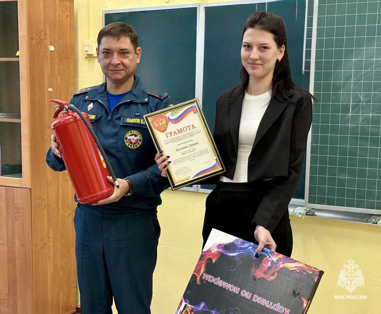 Школьница из Тульской области спасла бабушку и потушила пожар в своём доме Школьница из Тульской области спасла бабушку и потушила пожар в своём доме